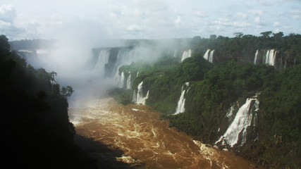 Parque Nacional de Las Cataratas de Iguazú entre Brasil y Argentina