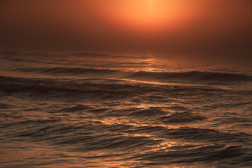 Obraz premium Beatiful red sunset over sea surface