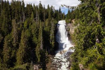 Fototapeta premium Beautiful waterfall, Alexander Falls, in the nature. Located between Squamish and Whistler, North of Vancouver, British Columbia, Canada.