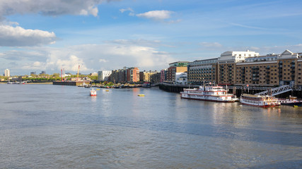 Fototapeta premium View sountbank of the Thames River in London