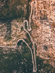 Kurven Strasse von Oben Serpentine winding Road über den wolken im Nebel  Abenteuer Reisen