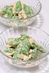 スナップエンドウとささみの粒マスタードマヨ和え