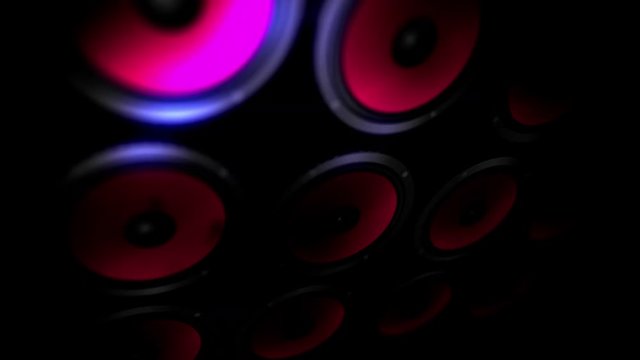 大音量のスピーカー ループ