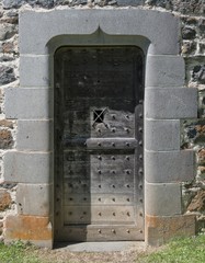Porte du château des Ternes, Cantal, France