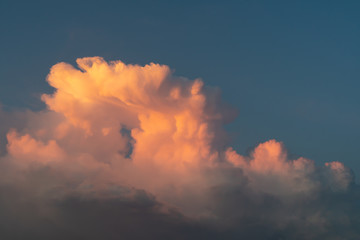 Sturmwolken im Sonnenuntergang