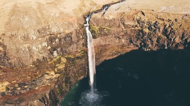 Mulafossur  Wasserful bei G&aacute;sadalur Sehensw&uuml;rdigkeit auf F&auml;r&ouml;er Inseln