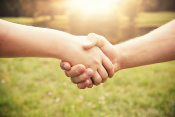 Einigung per Handschlag 