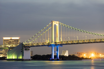 ライトアップしたレインボーブリッジ