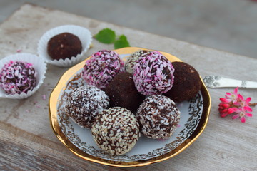 Biss Balls