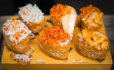 Uni and Salmon Sushi set
