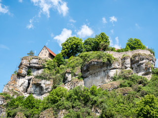Fototapeta na wymiar Pottenstein Felsen mit Burg
