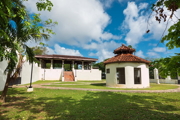 グアム・ハガニアのスペイン広場にあるチョコレートハウスとアソテア