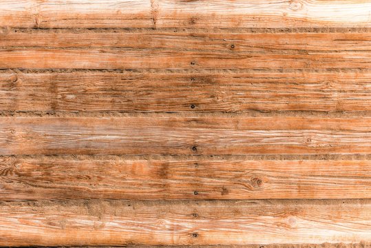 holzbohlen mit N&auml;geln braun
