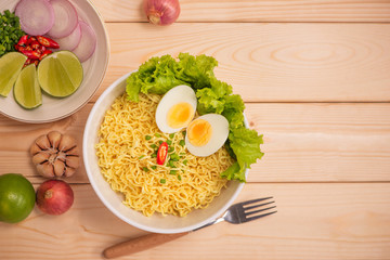 Asian noodles with vegetables and boiled egg