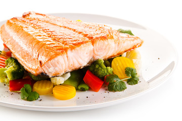 Roasted salmon steak and vegetables