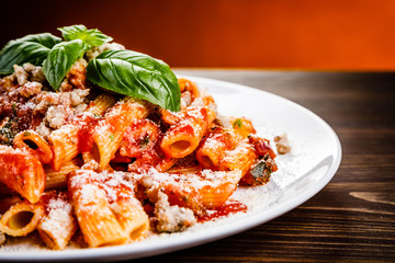 Penne with meat, tomato sauce and vegetables