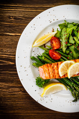 Grilled salmon and asparagus