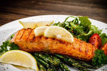 Grilled salmon and asparagus