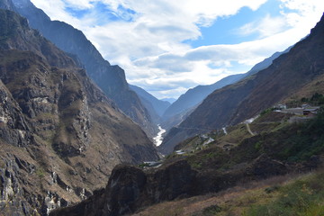 Fototapeta premium tiger leaping gorge