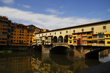 Fototapeta na wymiar Ponte Vecchio bridge in Florence (ponte vecchio), Tuscany, Italy 