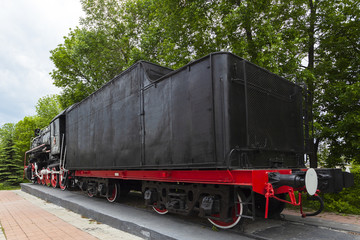Fototapeta na wymiar The locomotive-monument L-3291. Powerful, beautiful Russian locomotive. Wheels close-up. Steam engine.