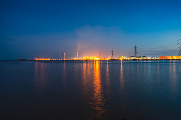 Obraz premium Power Plant at twilight