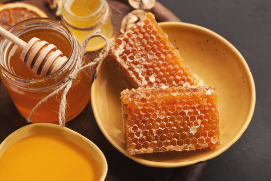 Honey jars and honeycombs, closeup