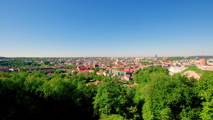 Fototapeta na wymiar Panorama Wilna, pięknej, zabytkowej i zielonej stolicy Litwy, nad-bałkańskiej krainy