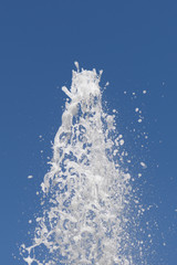 Obraz na płótnie Canvas Splashes of a fountain in the city park close up