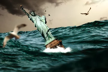 Foto auf Acrylglas Freiheitsstatue versinkt im Meer © chrisre