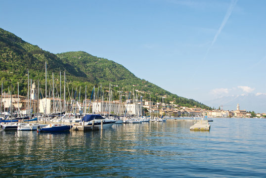 Porto turistico di Salò sul lago di Garda