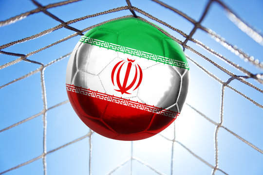 Fussball mit iranischer Flagge