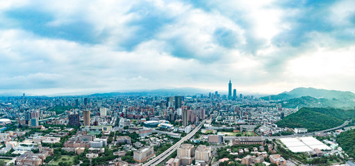 Fototapeta premium Skyline miasta Taipei w centrum Tajpej, Tajwan.