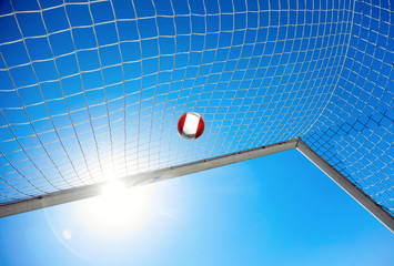 Fussball mit peruanischer Flagge
