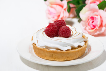 sweet tartlet with meringue and raspberry