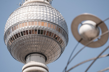 Fernsehturm in Berlin mit Weltzeituhr © eyetronic