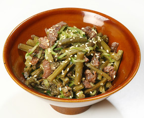 Salad with beef tenderloin (beef tenderloin, fern, Eagle, cucumbers, garlic, soy sauce)