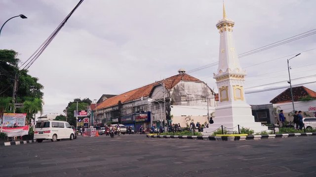 Tugu Yogyakarta obelisk square in the evening, tilt up