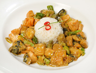 Salmon in Indonesian - salmon, green beans, broccoli, banana, coconut milk, cream, curry, ginger