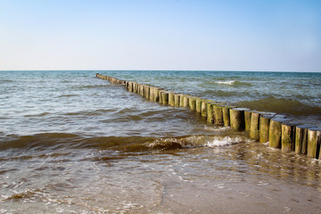 Fototapeta na wymiar Urlaub am Meer, Dünen, Wellen, Strandübergang, Gras, Küste, Natur 