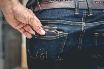 thief steals a wallet from man