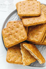 Crackers with wheat bran.