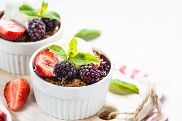 Crumble pie with berry mix, granola and ice cream.