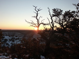 Fototapeta na wymiar Grand Canyon in winter : snowy nature, sunset reflection on rocks