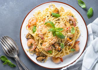 Pasta spaghetti with seafood and cream sauce.