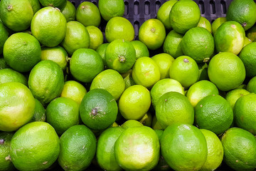 A pile of limes in a market (background)