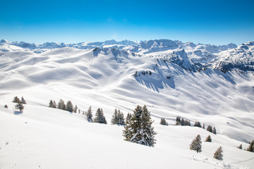 Fototapeta na wymiar Swiss Alps covered by fresh new snow seen from Hoch-Ybrig ski resort, Central Switzerland