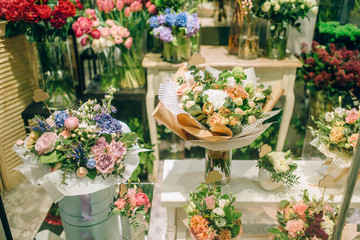 Fototapeta na wymiar Fresh bouquets arrangement in flower boutique