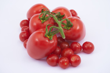 Tomates allongées et tomates cerises
