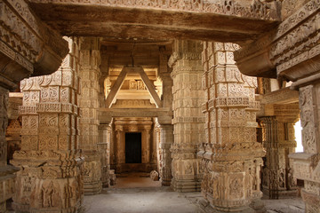 Fototapeta na wymiar Templo Pequeño Sas-Bahu, Fuerte Gwalior, India